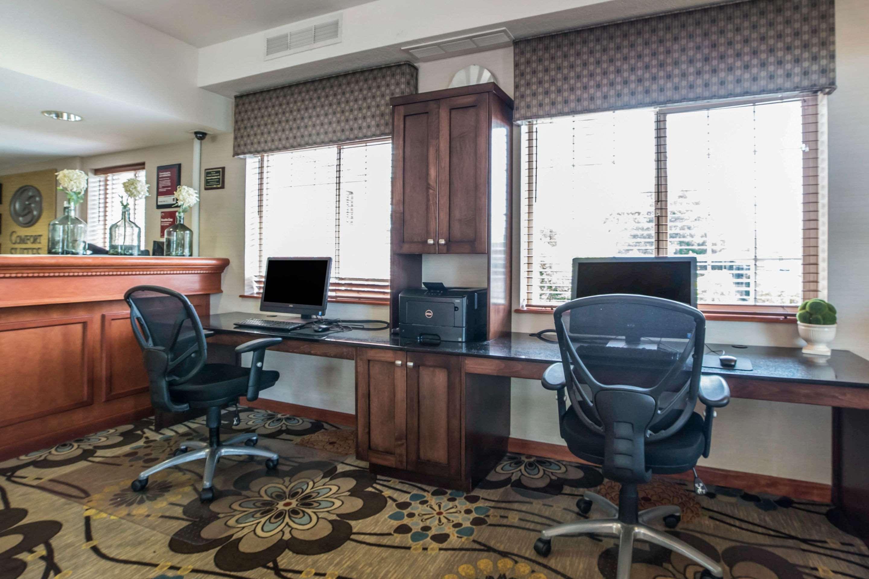 Comfort Airport Hotel 2*
